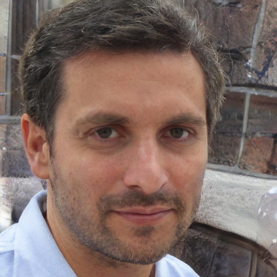 Retrato de cliente satisfecho con servicios financieros